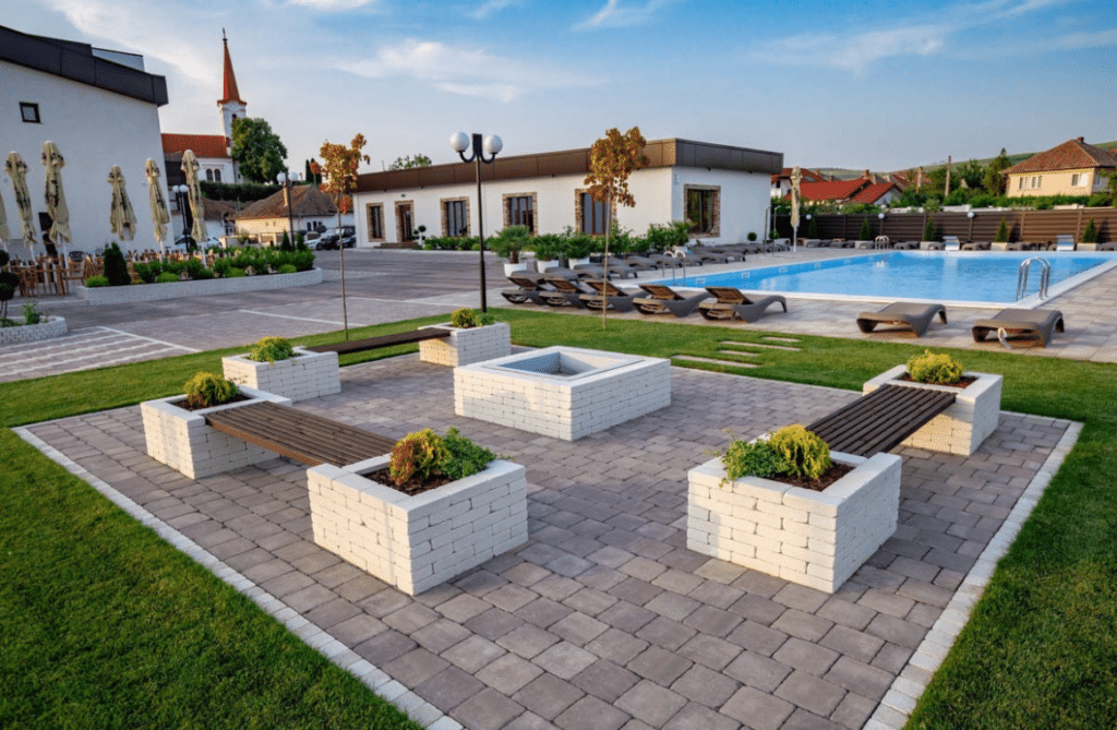 Pavajele - Jardiniere - Focar Quadra - Alb-Crem - Setting